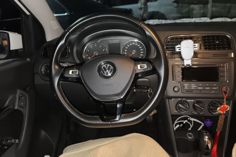 Volkswagen Polo 2016 car image #12