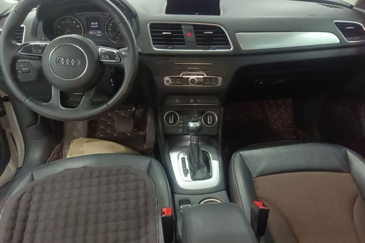 Audi Q3 2019 car image #11