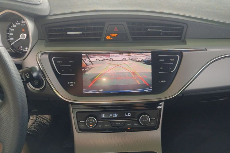 GEELY Emgrand GS 2018 car image #17
