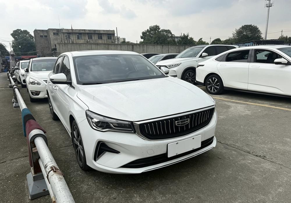 GEELY Emgrand 2023 изображение автомобиля #3