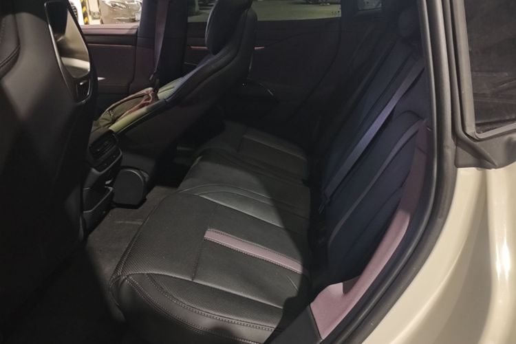 MI SU7 2025 car image #17