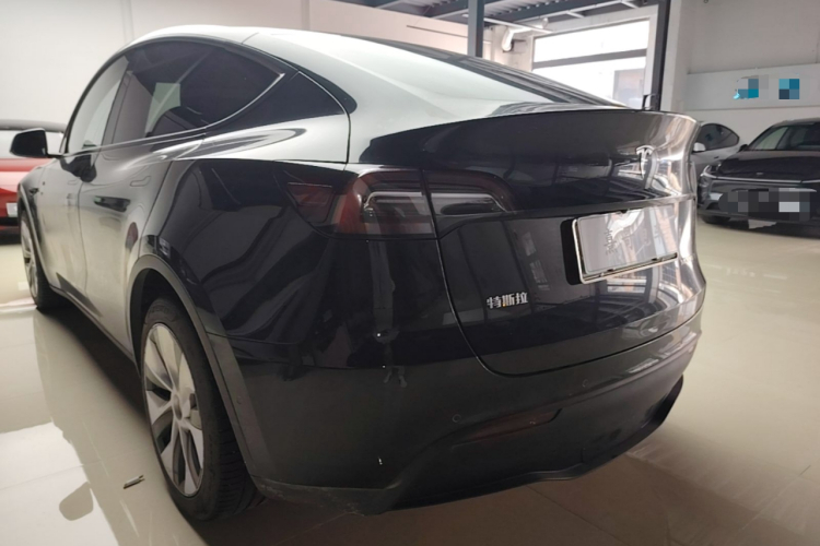 Tesla Model Y 2022 #5 Tesla Model Y 2022 car image #5