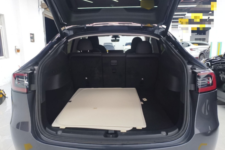 Tesla Model Y 2022 immagine di auto #19
