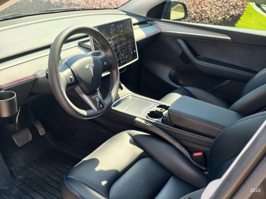 Tesla Model Y 2024 imagen de coche #4
