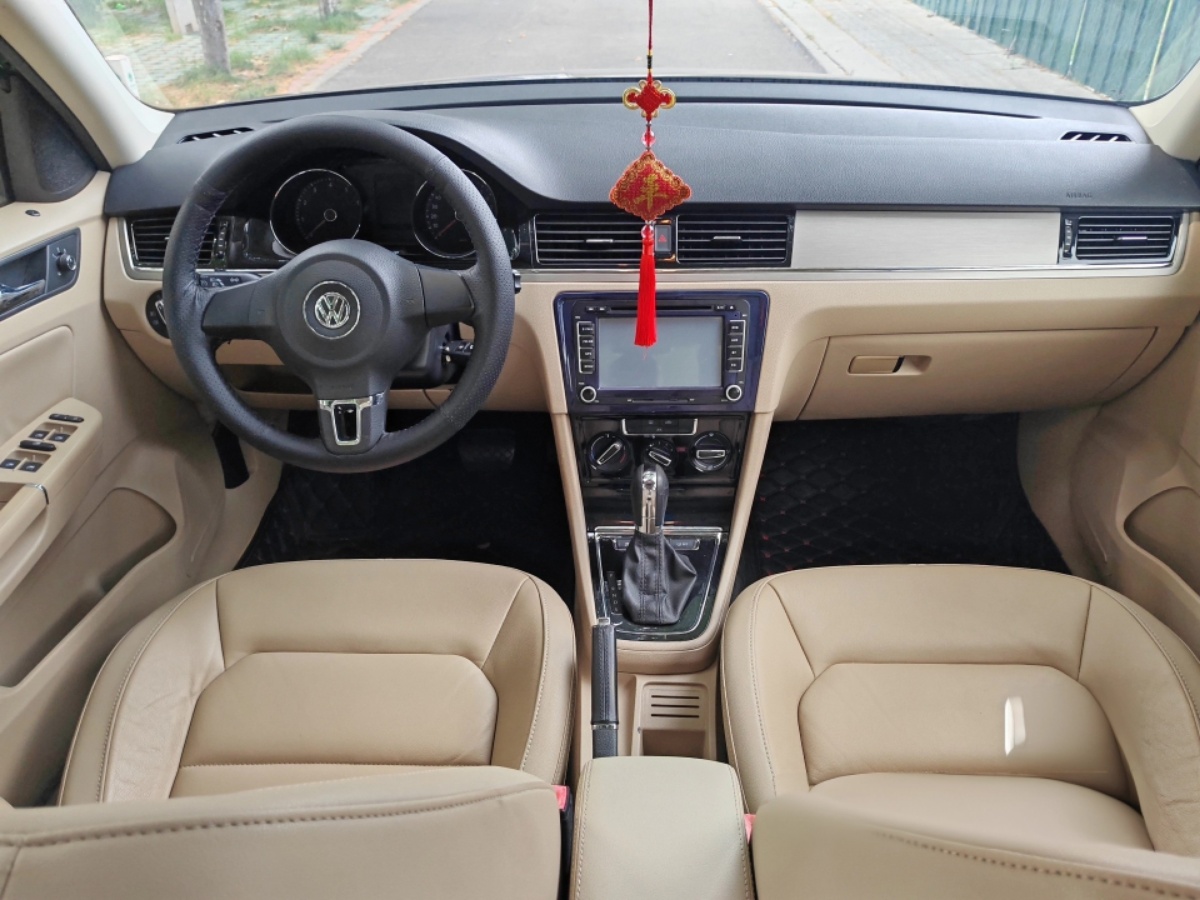 Volkswagen Bora 2014 car image #6