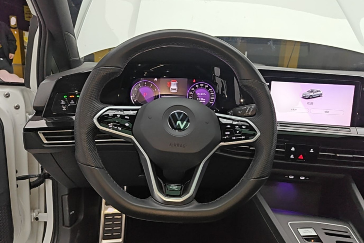 Volkswagen Golf 2021 car image #15
