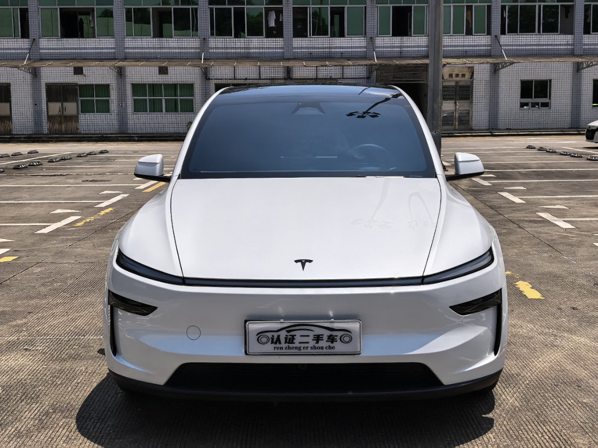 Tesla Model Y L 2025 #2 Tesla Model Y L 2025 car image #2