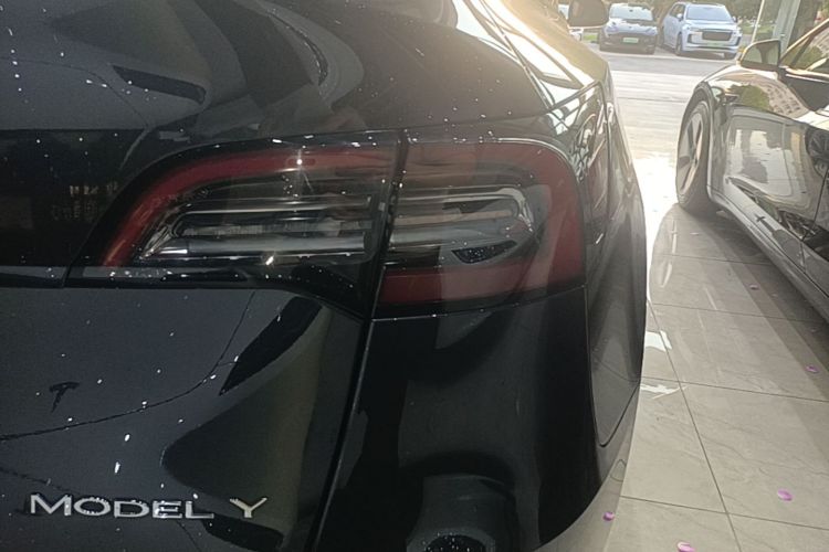 Tesla Model Y 2024 #8 Tesla Model Y 2024 image de voiture #8