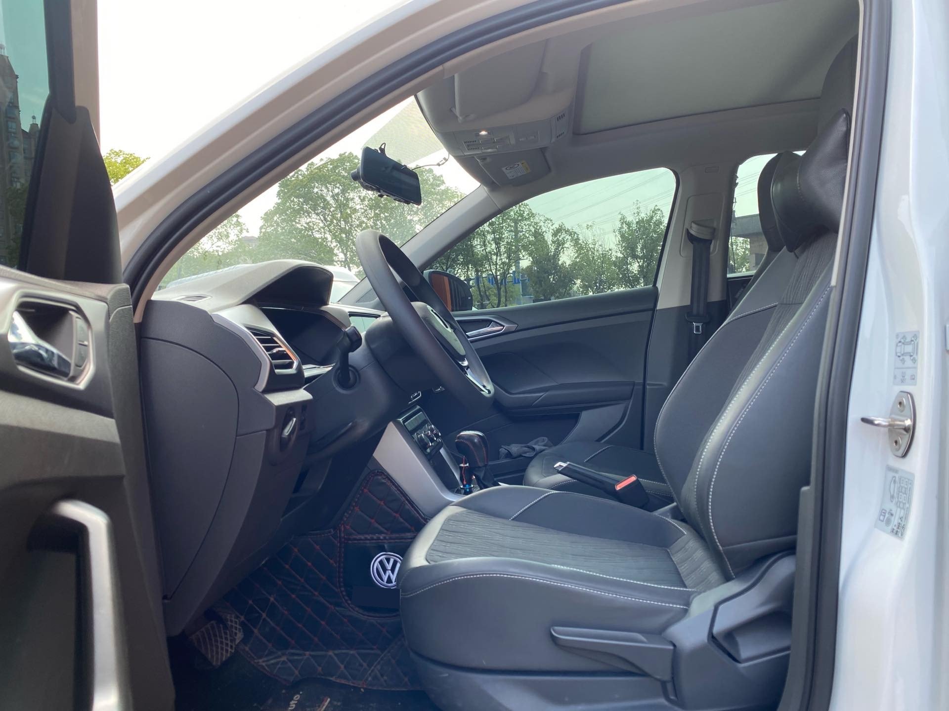 Volkswagen T-Cross 2021 car image #4