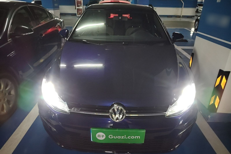 Volkswagen Golf 2020 car image #3