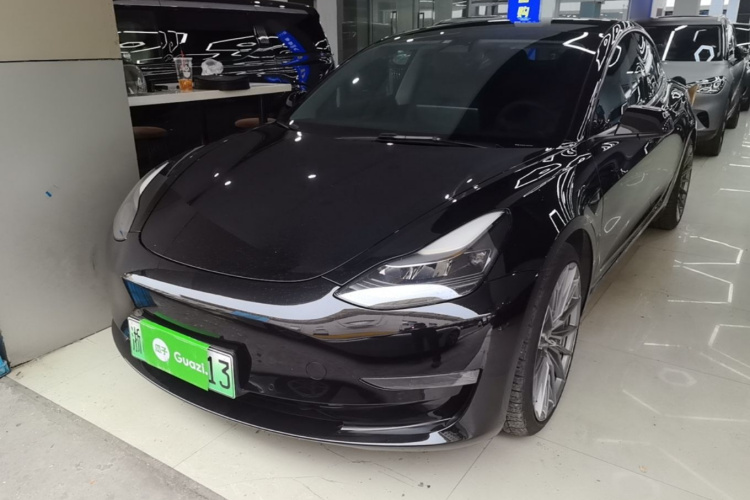 Tesla Model 3 2022 car image #2