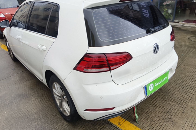 Volkswagen Golf 2019 car image #5