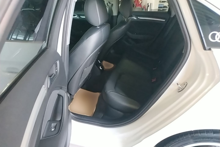 Audi A3 2019 immagine di auto #17