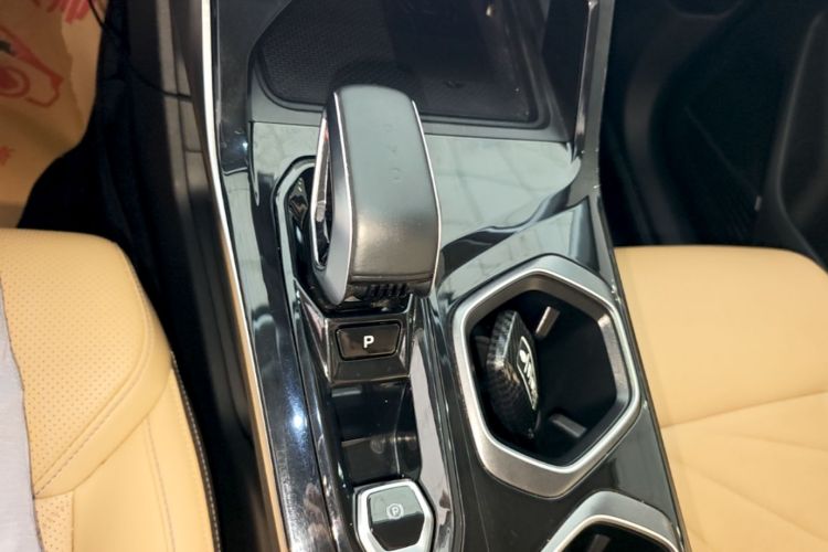 GEELY Boyue L 2023 car image #14