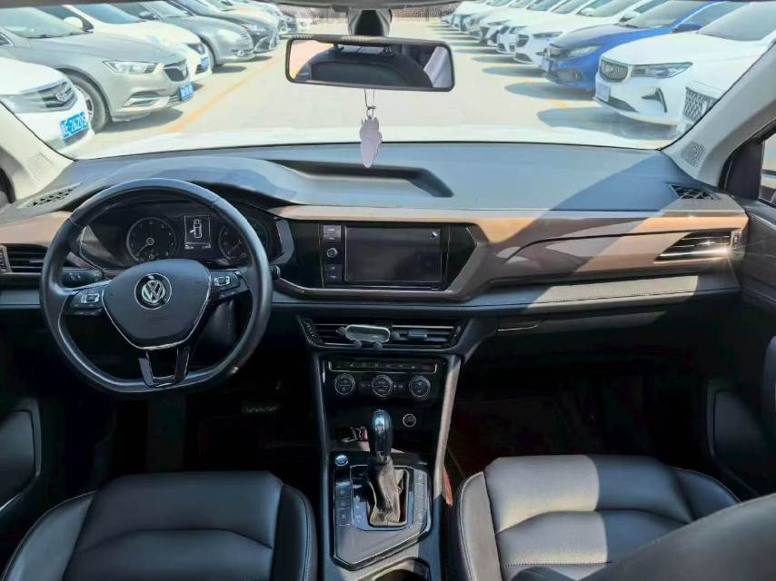 Volkswagen Tharu 2019 car image #5