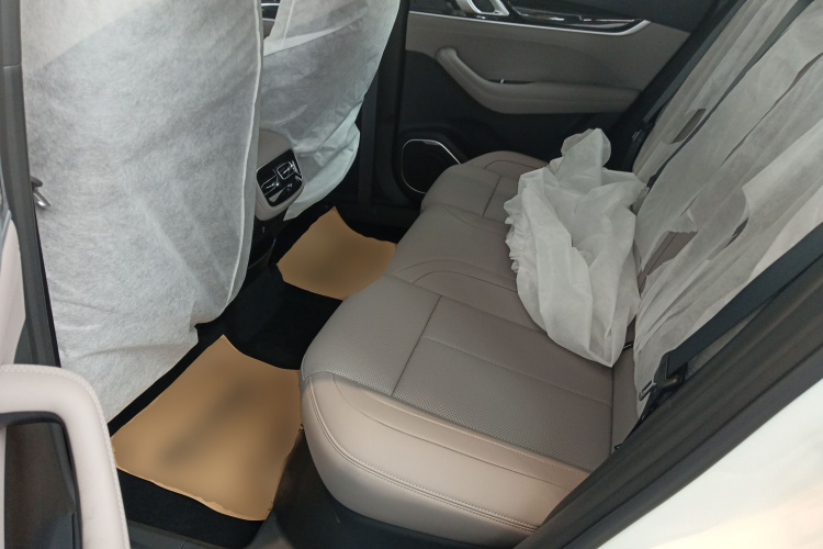 GEELY Boyue L 2026 image de voiture #17