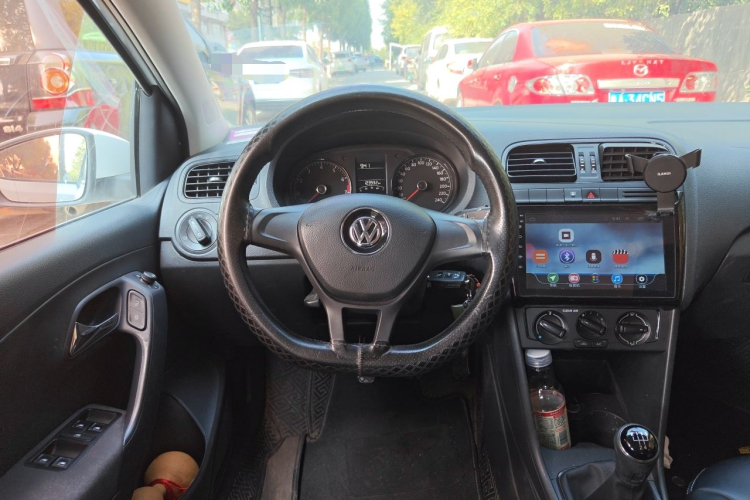 Volkswagen Polo 2017 car image #11