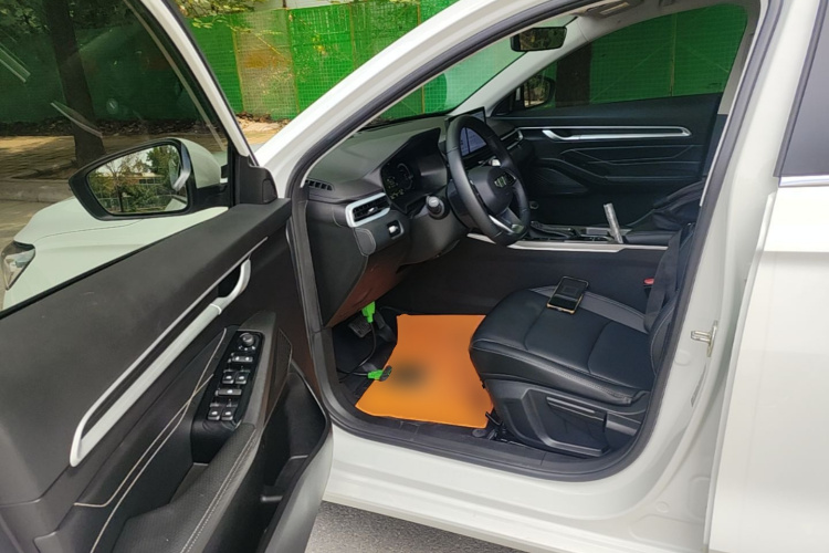 GEELY Emgrand 2025 car image #12