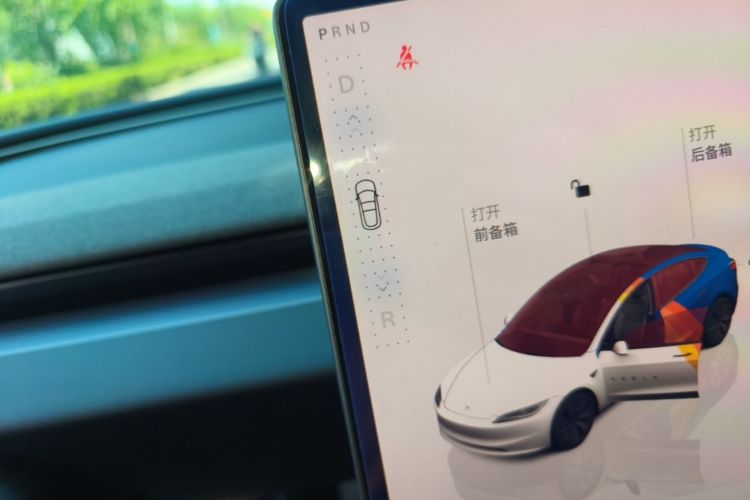 Tesla Model 3 2024 car image #14