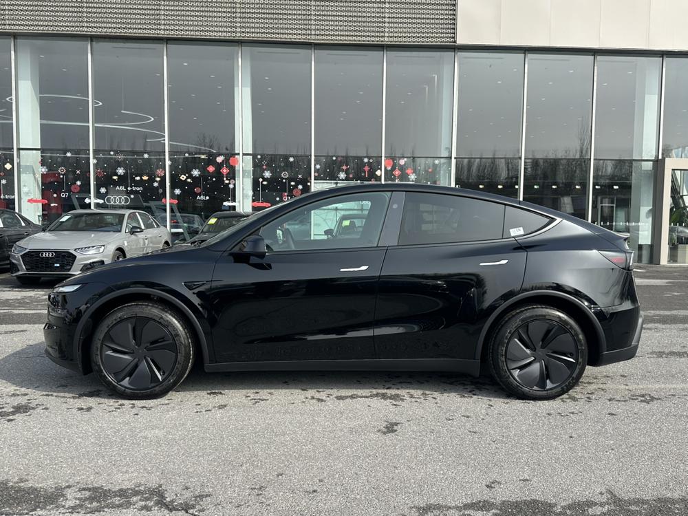 Tesla Model Y 2026 #3 Tesla Model Y 2026 car image #3