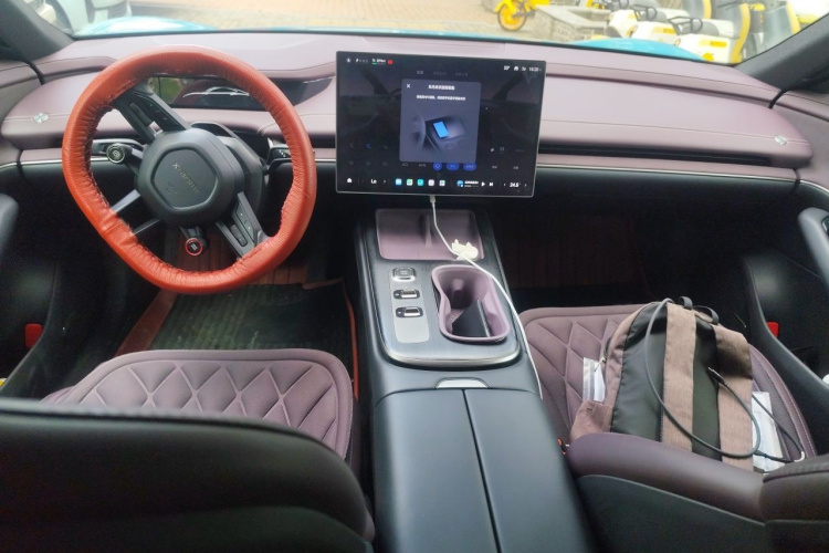 MI SU7 2025 immagine di auto #12
