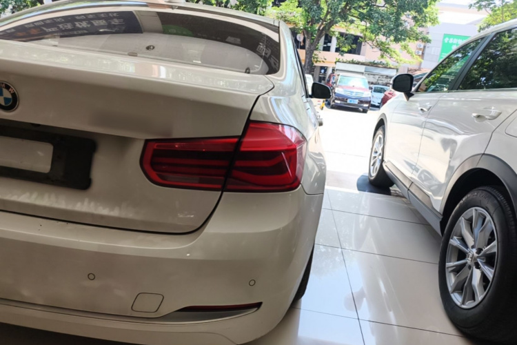 BMW 3 Series 2017 #8 BMW 3 Series 2017 изображение автомобиля #8