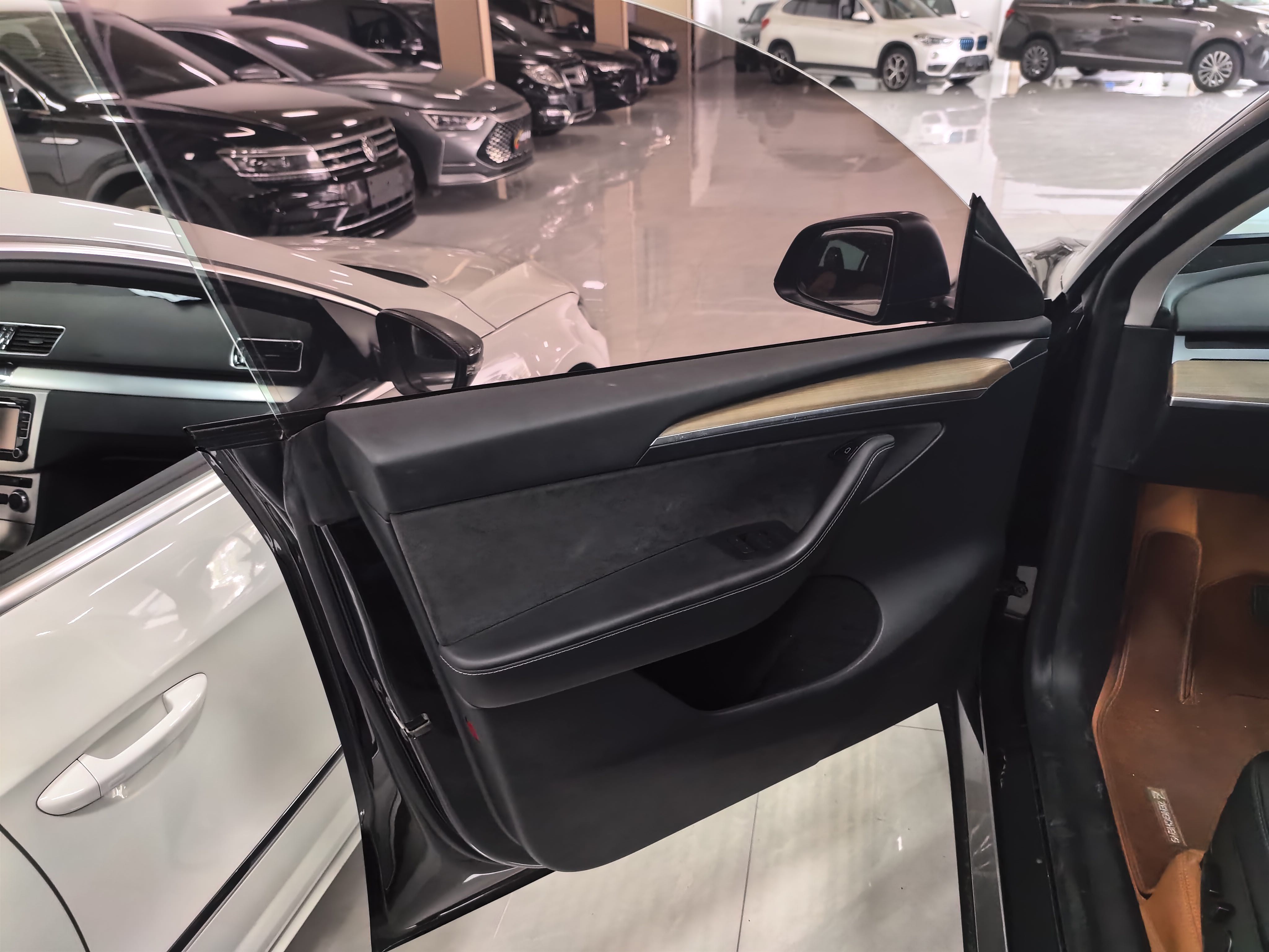 Tesla Model Y 2021 #5 Tesla Model Y 2021 car image #5