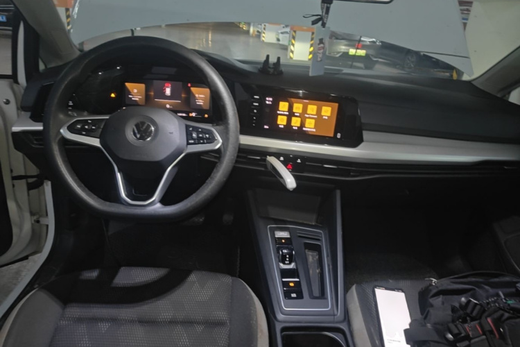 Volkswagen Golf 2023 car image #11