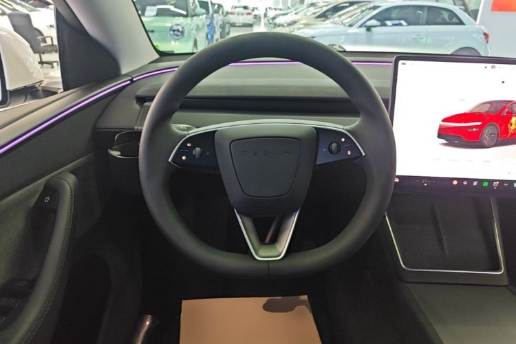 Tesla Model Y 2025 #11 Tesla Model Y 2025 immagine di auto #11