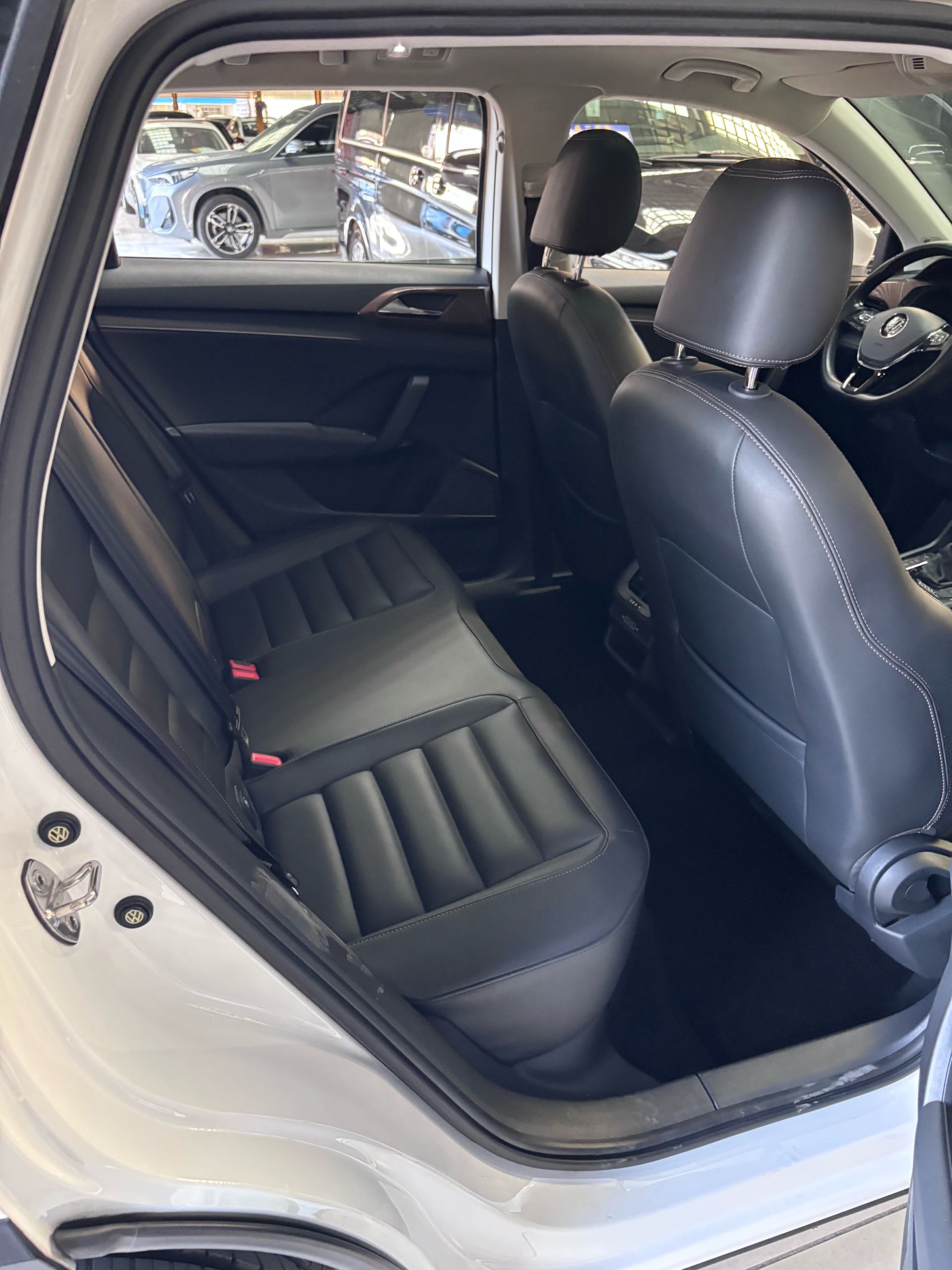 2020 immagine di auto #3