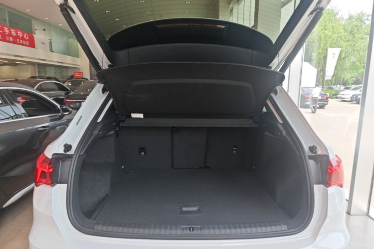 Audi Q3 2021 car image #19