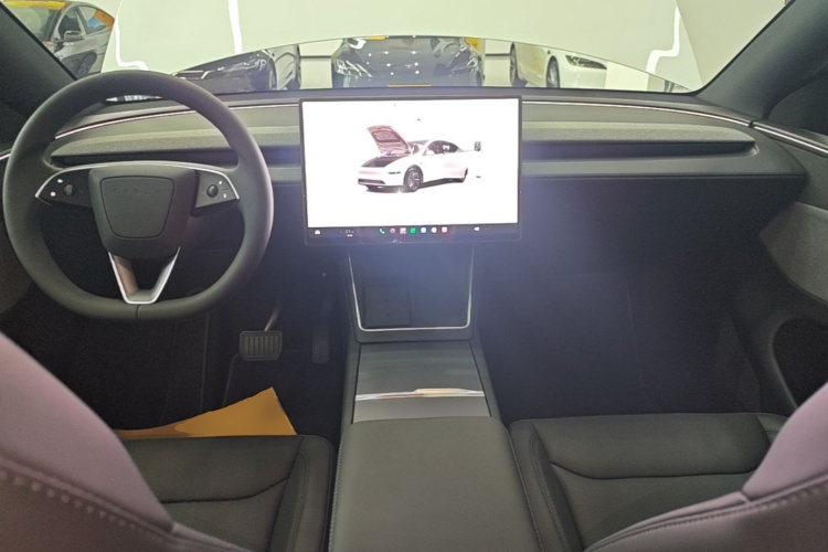 Tesla Model Y 2026 #10 Tesla Model Y 2026 immagine di auto #10