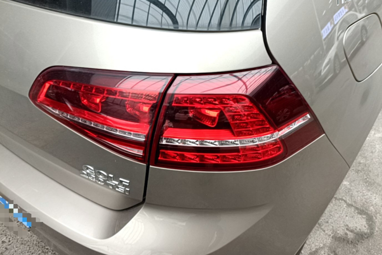 Volkswagen Golf 2017 car image #8