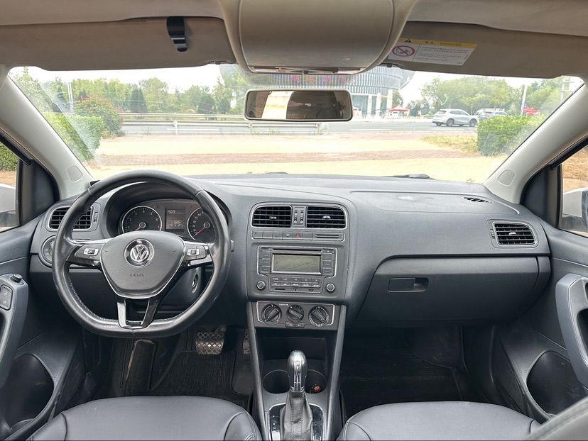 Volkswagen Polo 2016 car image #9