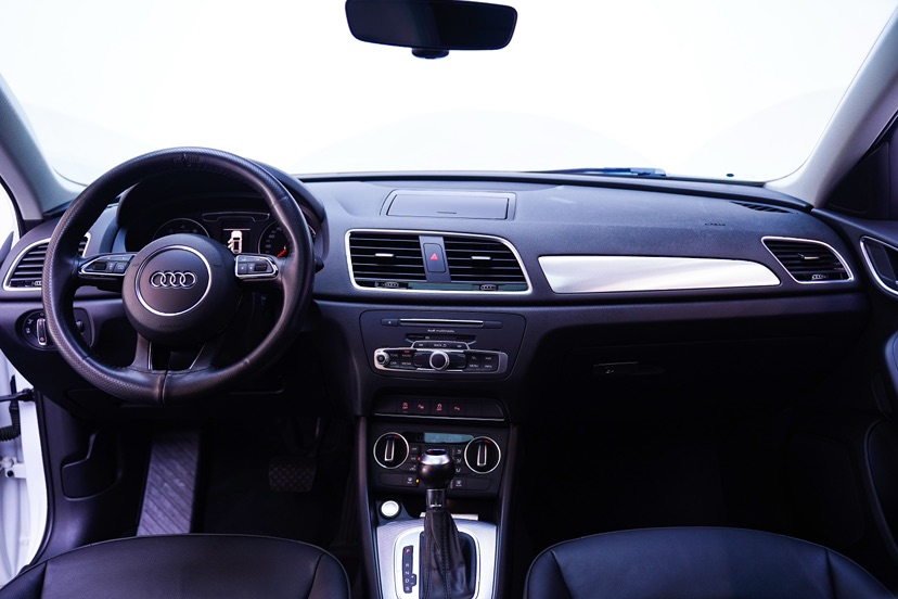 Audi Q3 2016 car image #5