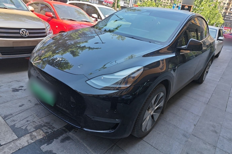 Tesla Model Y 2021 car image #2