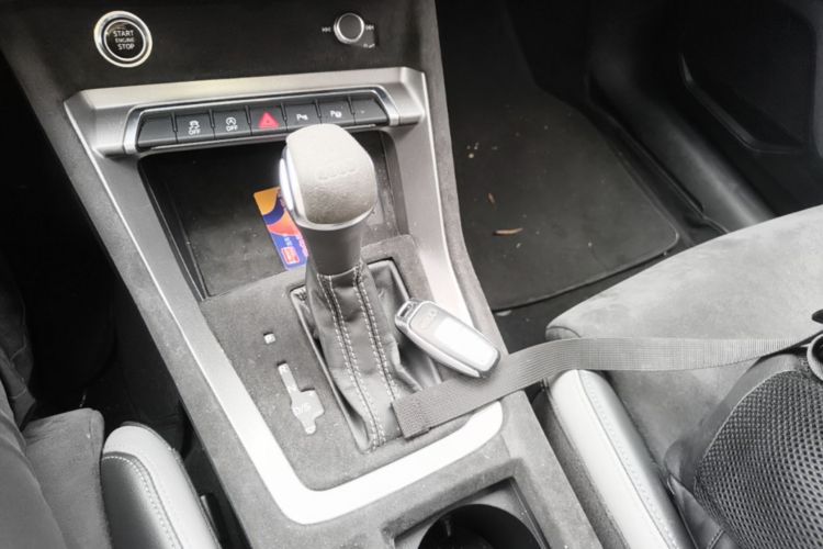 Audi Q3 2022 car image #18