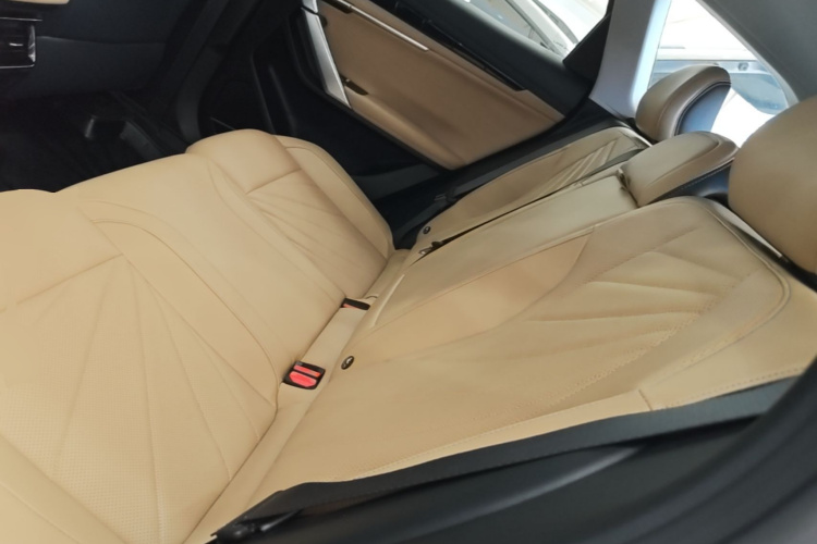 GEELY Boyue L 2023 car image #17
