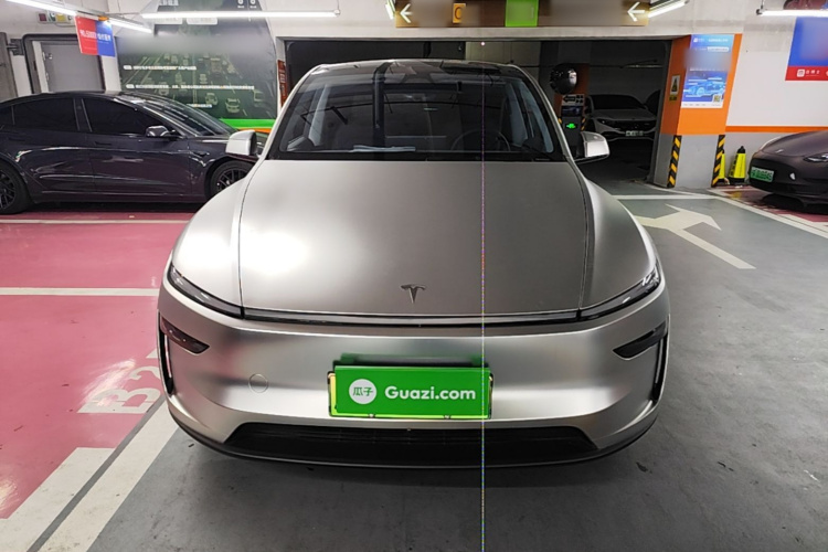 Tesla Model Y 2025 car image #3