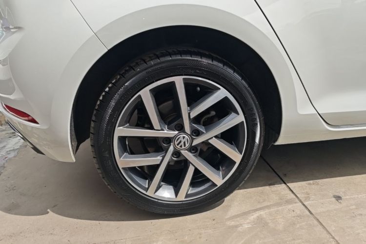 Volkswagen Golf 2020 car image #10