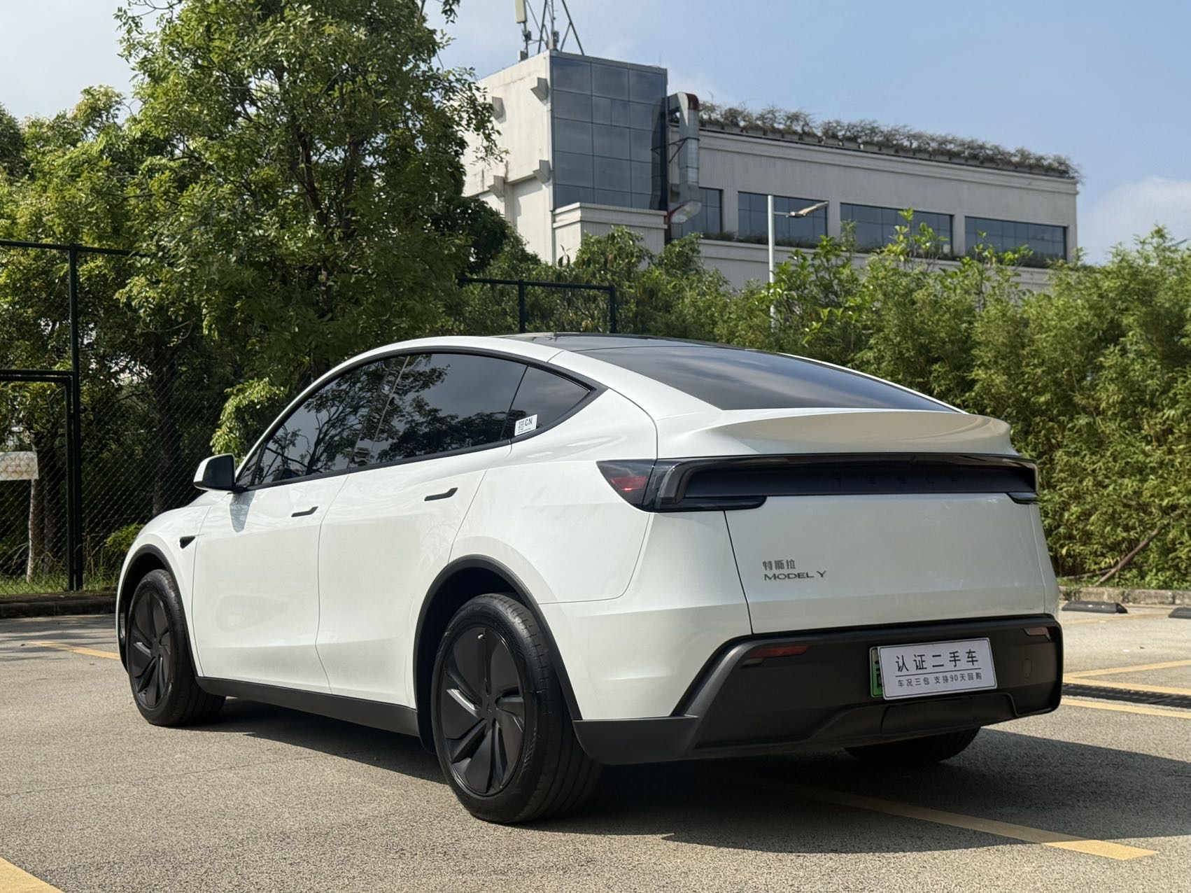 Tesla Model Y 2026 car image #9