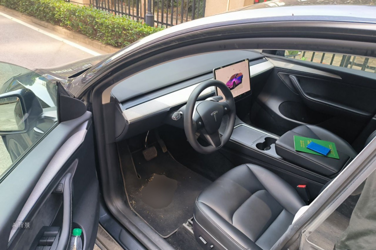 Tesla Model Y 2024 #18 Tesla Model Y 2024 car image #18
