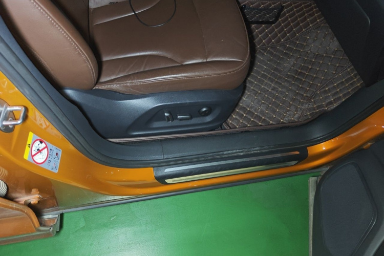 Audi Q3 2016 car image #24