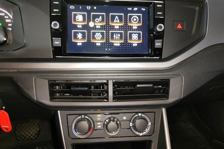 Volkswagen Polo 2020 car image #13
