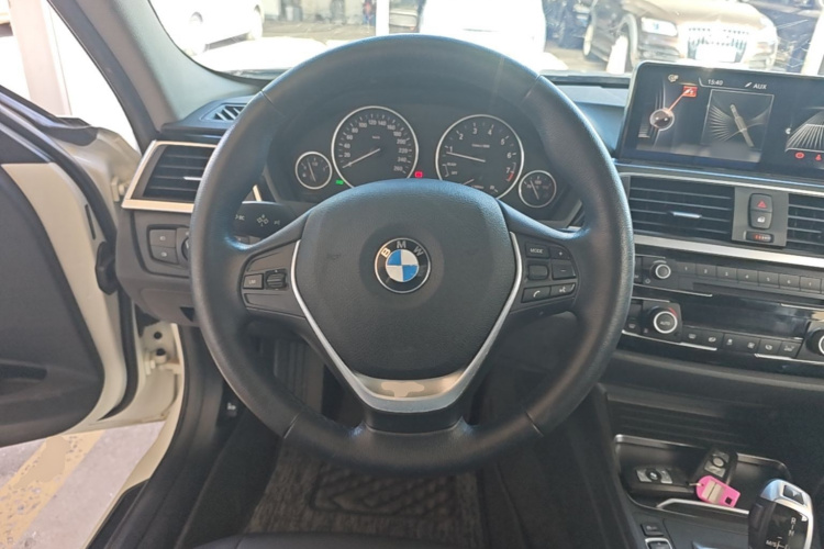BMW 3 Series 2017 car image #15