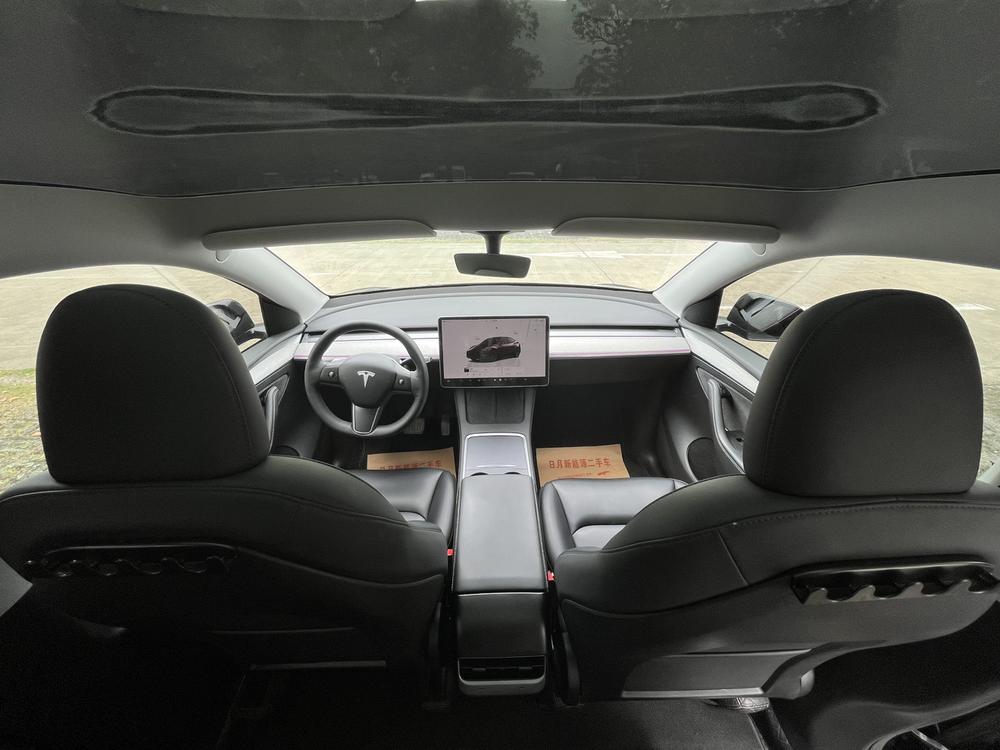 Tesla Model Y 2023 car image #8