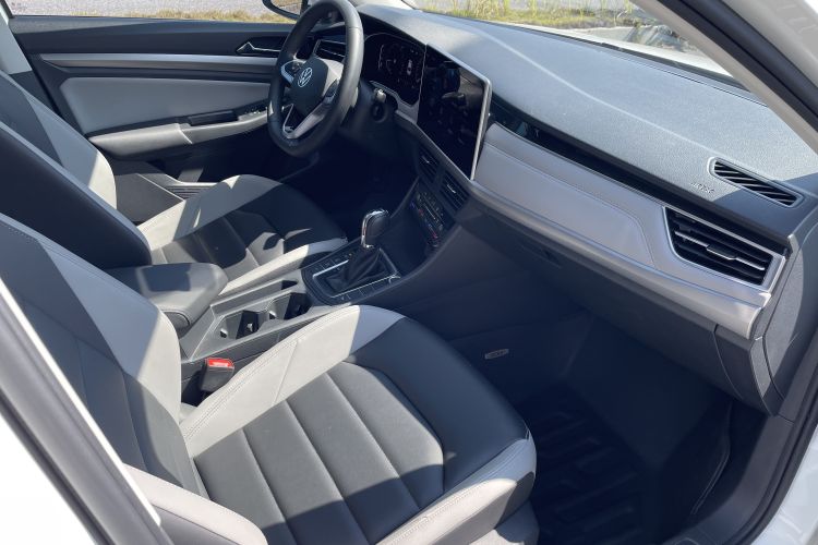 Volkswagen Bora 2023 imagen de coche #12
