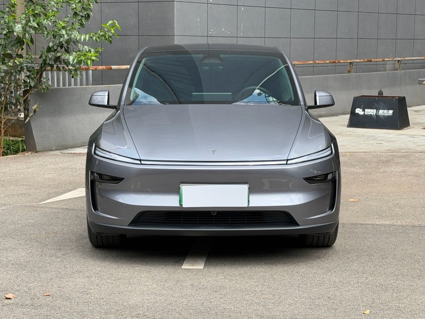 Tesla Model Y 2025 #2 Tesla Model Y 2025 car image #2