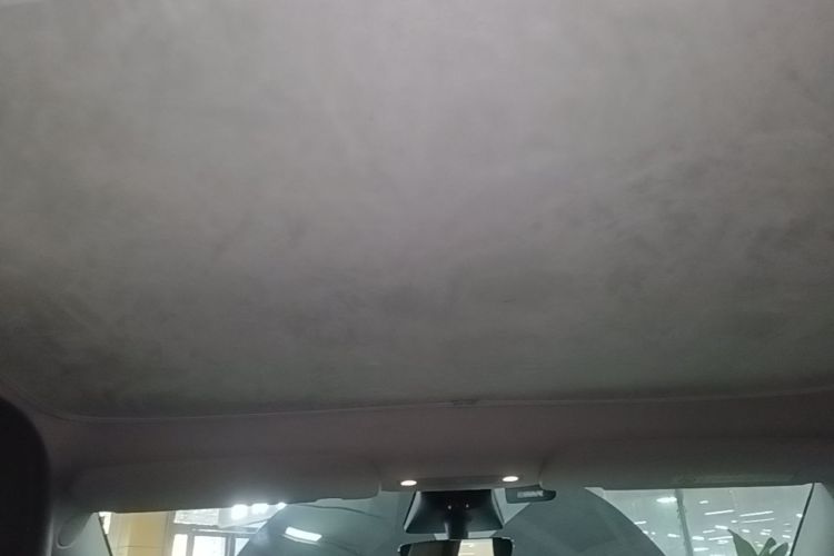 Tesla Model Y 2023 car image #18