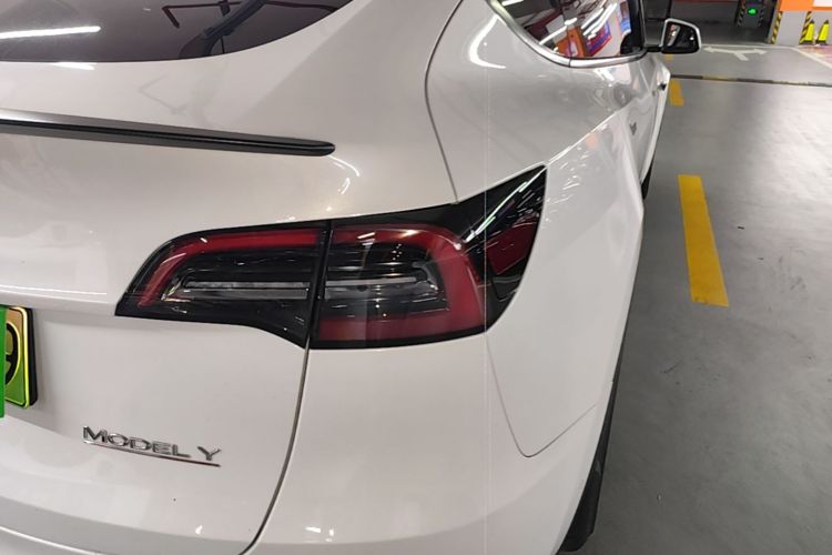 Tesla Model Y 2022 #8 Tesla Model Y 2022 car image #8